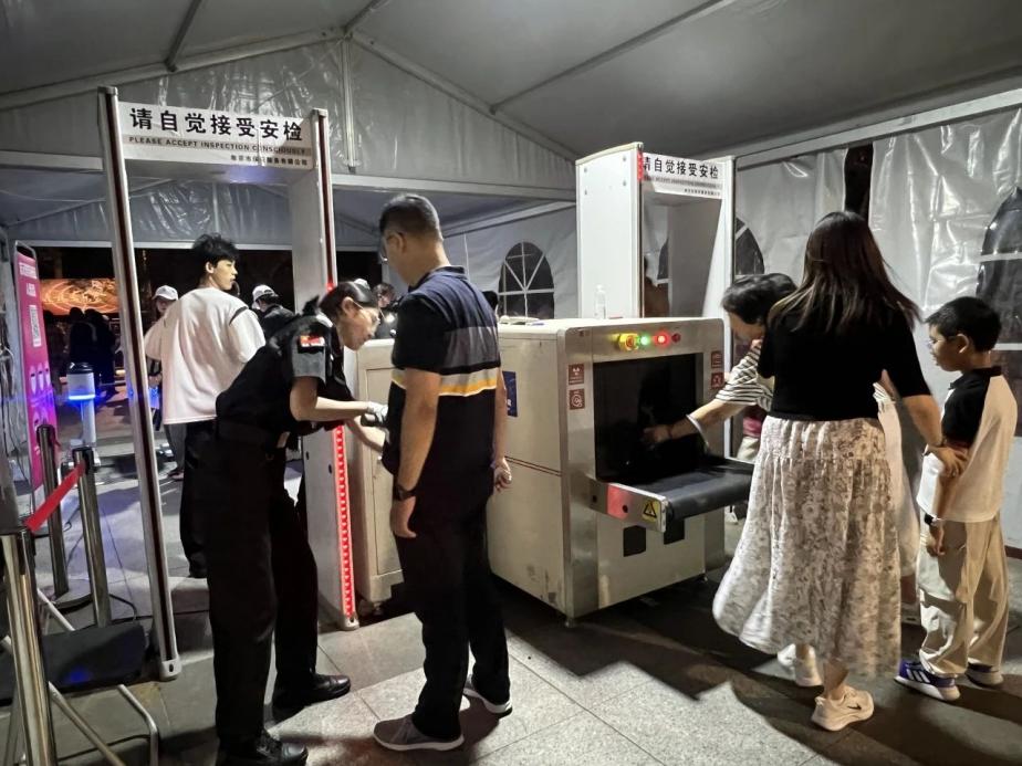 C:/Users/BA/Desktop/“安保鐵軍、硬核保障”2024系列報道四十三——月滿中秋，南京市保安服務(wù)有限公司圓滿護(hù)航“2024 南京森林音樂會”/4.jpg4