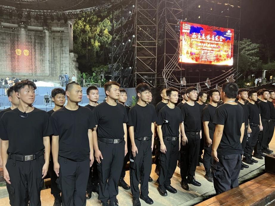 C:/Users/Administrator/Desktop/臺風(fēng)“貝碧嘉”來襲，南京保安積極應(yīng)對，“守”護萬家團圓！/10.jpg10