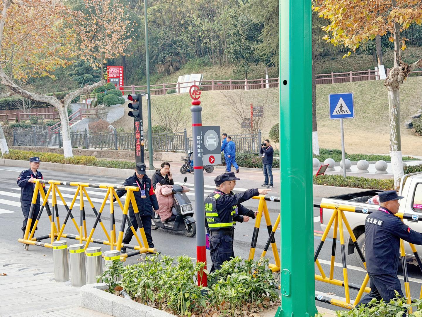 E:/25.12.10后 上傳網(wǎng)站留存/“保安衛(wèi)士”護(hù)航，熱血燃賽場(chǎng)！——南京市保安服務(wù)有限公司大廠分公司保障WCBA女籃聯(lián)賽激情開燃/照片/微信圖片_20251210163658_265_1.jpg微信圖片_20251210163658_265_1