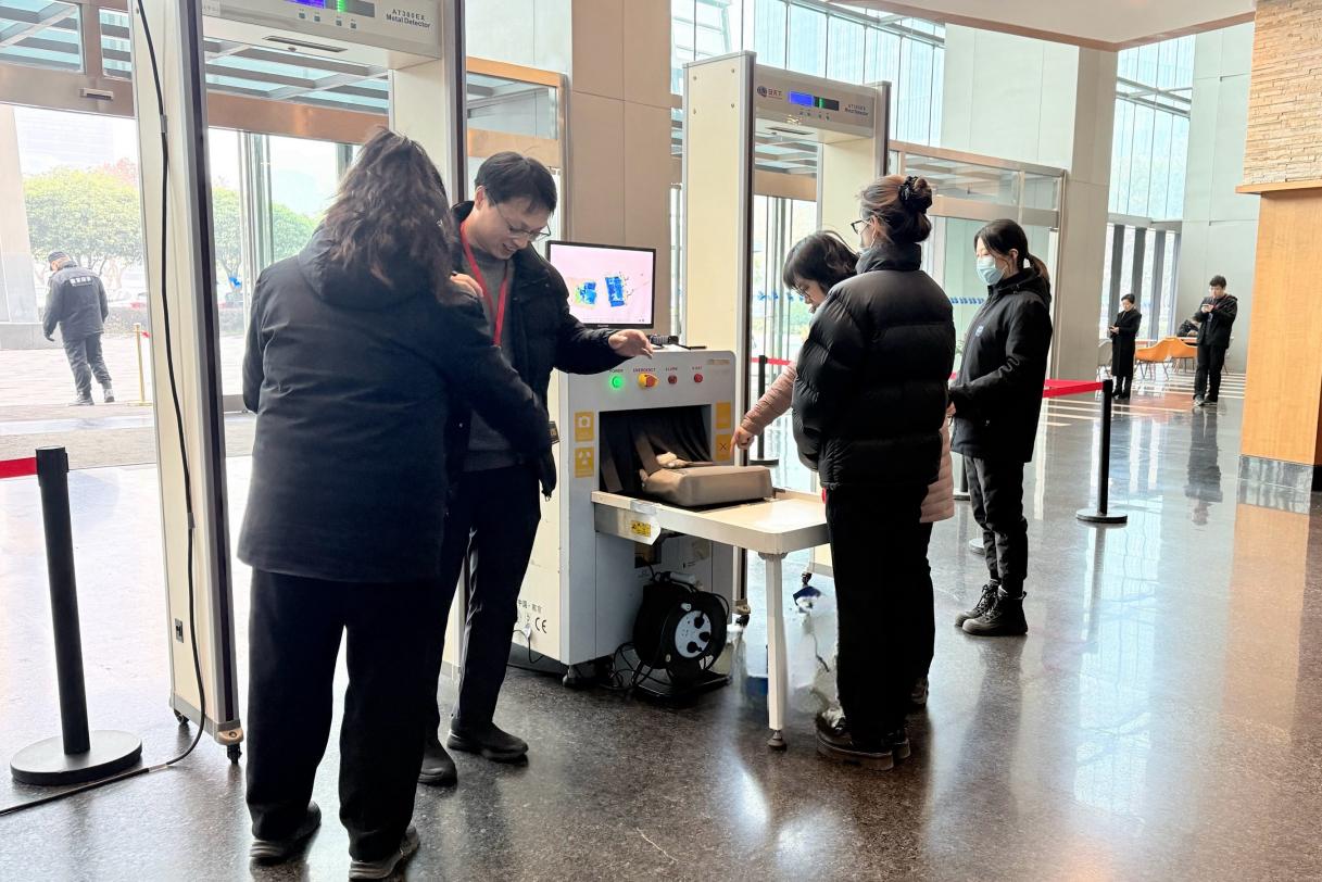 E:/25.12.10后 上傳網(wǎng)站留存/“安保鐵軍、硬核保障”2026系列報(bào)道一——科技引領(lǐng)未來，安全護(hù)航盛會/照片/5212ea35a8b77386cbea49d69a720cf7.jpg5212ea35a8b77386cbea49d69a720cf7